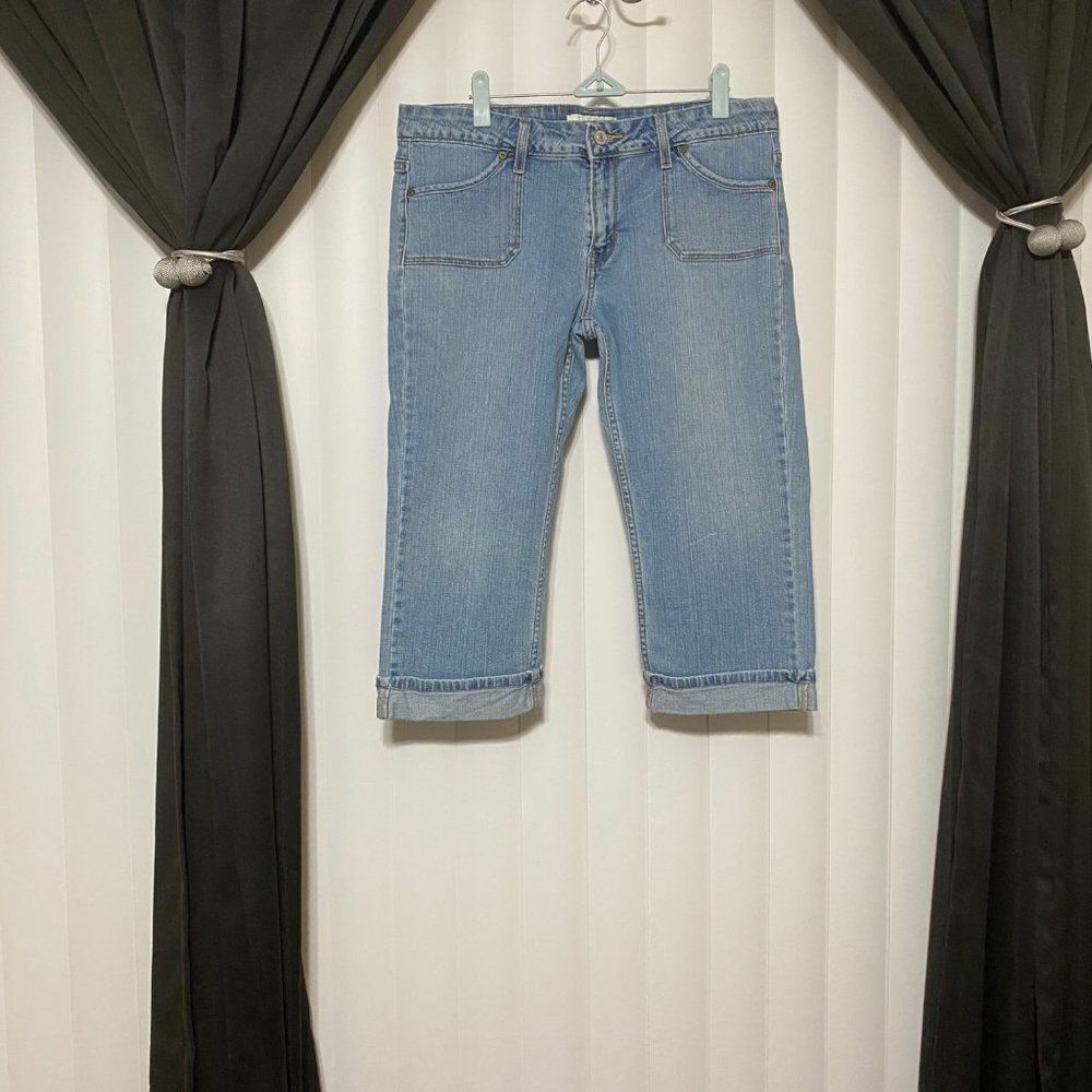 Leviโsย 545โCapriโjeans